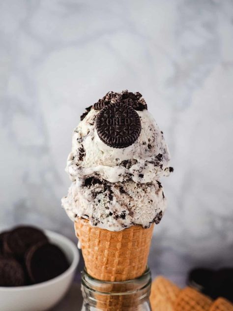 Oreo Ice Cream 12 Oreos Aesthetic, Oreo Aesthetic, Homemade Oreo Ice Cream, Ice Cream Oreo, Creamy Vanilla Ice Cream, Cookies And Cream Ice Cream, Cream Dip, Oreo Ice Cream, Yummy Ice Cream