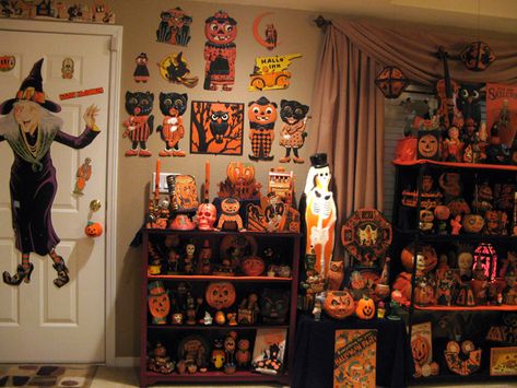 Kitschy Halloween, Collection Room, October Baby, Vintage Halloween Costume, Halloween Queen, Halloween Collectables, Collection Display, Halloween Style, Halloween Decorating