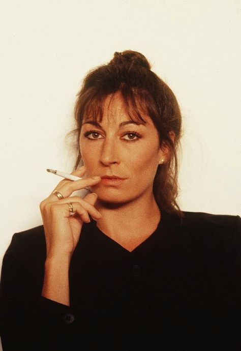 // Anjelica Houston Anjelica Houston, Facial Reference, John Huston, Anjelica Huston, Actrices Hollywood, Girl Crushes, Famous Faces, Look At You, Girl Crush