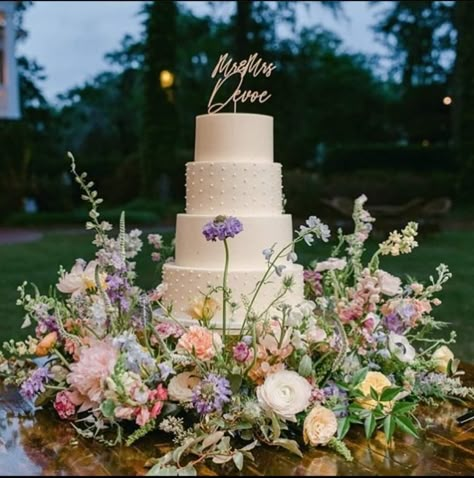 Parents Anniversary Ideas, Cake Meadow, Nikkah Cake, Wedding Expo Booth, Wedding Cake Table Decorations, Spring Floral Wedding, Flower Cake Design, Wedding Ides, Bright Wedding Colors