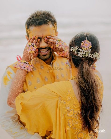 Without some creative Haldi portraits, the photography session of the haldi cannot be complete. Here are the Most beautiful and unique haldi portraits ideas for couples. #shaadisaga #indianwedding #haldiphotographyideas #haldiphotographyideasforbride #haldiphotographyideasforcouples #haldiphotographyideasforgroom #haldiphotographyideaswithfriends #haldiphotographyideasindian #haldiphotographyideasindianwedding #vickatwedding #haldiphotographyideasforfamily #haldiphotographyideaswithsister Haldi Photo Poses, Haldi Ceremony Poses, Haldi Photoshoot Poses, Haldi Couple, Mehendi Photoshoot, Photo Poses Ideas, Haldi Photoshoot, Mehendi Photography, Haldi Function