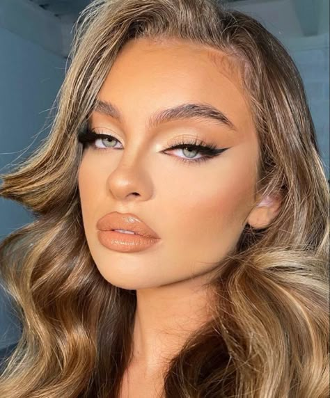 Prom Makeup Looks, Formal Makeup, Smink Inspiration, Glam Makeup Look, Juicy Lips, Makeup Eye Looks, Nude Makeup, Glamour Makeup, Gorgeous Makeup