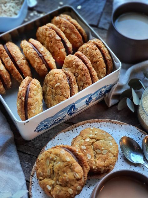 British Biscuit Recipes, Kingston Biscuits, 100 Cookies Recipe, Open Garage, British Biscuits, Cooking Chocolate, Biscuits Recipe, Delicious Cookies, Biscuit Cake