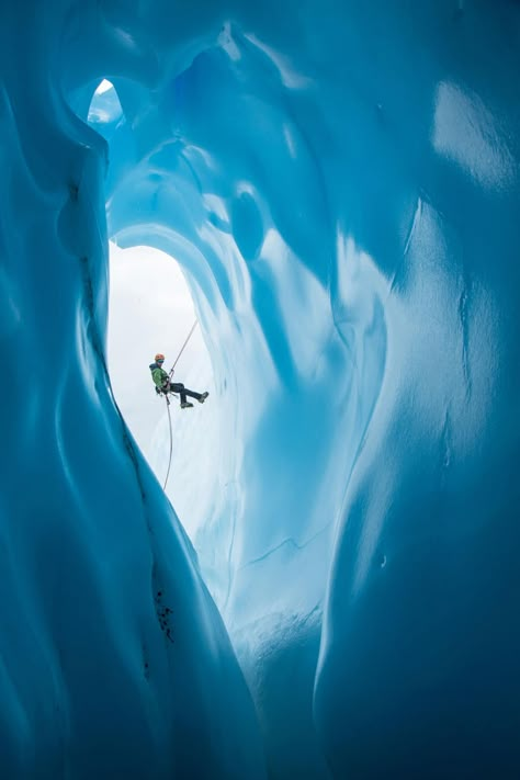 Ice Glaciers, Sport Aesthetic, Extreme Adventure, Art Sport, Ice Cave, Night Anime, Extreme Sport, Ice Climbing, Adrenaline Rush