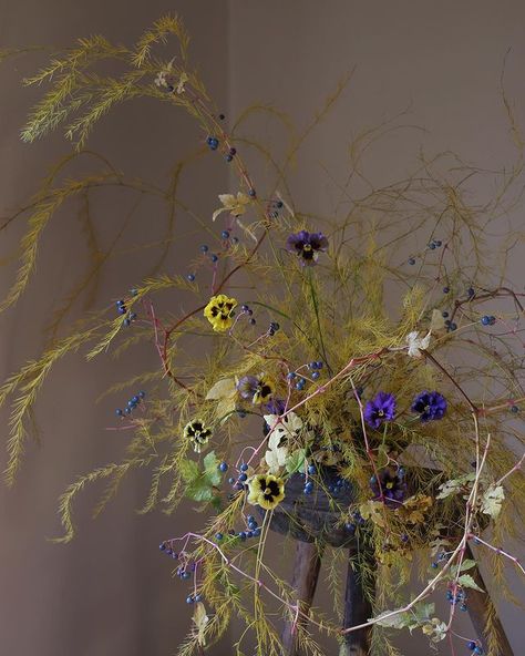 Madison Hartley (@hart_floral) • Instagram photos and videos Ikebana Arrangements, Flower Installation, Deco Floral, Flowers Art, Arte Popular, Indoor Plant, Arte Floral, Flower Farm, Grasses