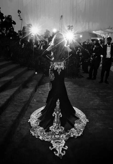 This dress is badass -- very Katniss-worthy Met Ball, Queen Bey, Queen B, White Photo, Future Life, Red Carpet Looks, Model Life, The Villain, 로고 디자인