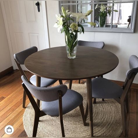 Dark Wood Dinner Table, Dark Brown Dining Table, Small Dinner Table, Dark Brown Kitchen, Wood Dinner Table, Dark Brown Table, Round Dinner Table, Retro Dining Rooms, Small Dining Room Table