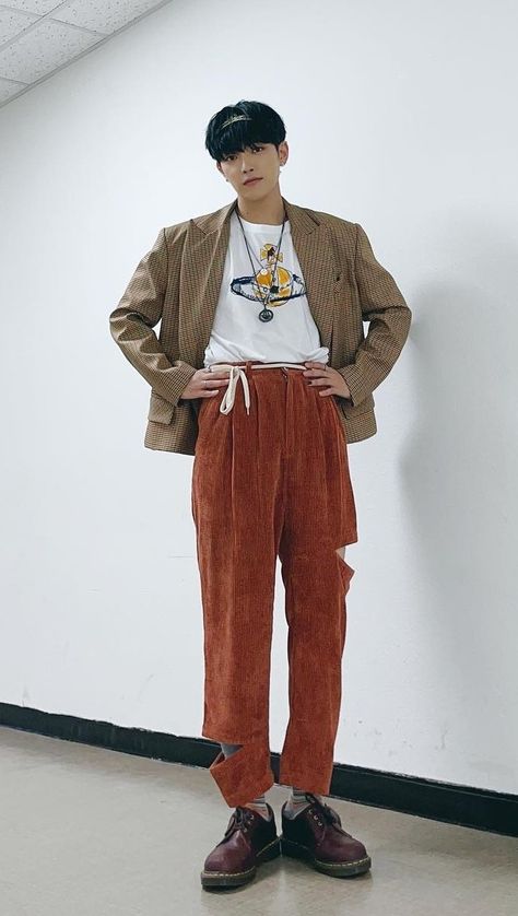 Hongjoong Fashion Style, Hongjoong Clothes, Hongjoong Full Body Pic, Ateez Hongjoong Outfit, Hongjoong Stage Outfit, Hongjoong Standing, Hongjoong Fashion, Hongjoong Outfit, Ateez Fashion