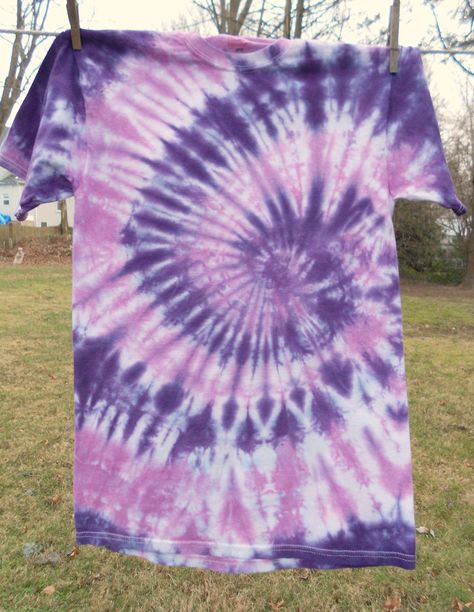 purple spiral tie dye Baju Tie Dye, Spiral Tie Dye, How To Tie Dye, Purple Design, Women's Tie, Tie Dye Shirts, Purple Tie Dye, Tie Dye Shirt, Pastel Purple