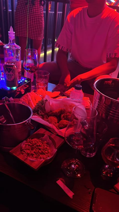 Bar Night Aesthetic, Bar Aesthetic Night Party, Its My Year, Party Outfit Night Club, Alcoholic Drinks Pictures, Drinks Pictures, Party Night Club Aesthetic, Bar Aesthetic, Night Club Aesthetic