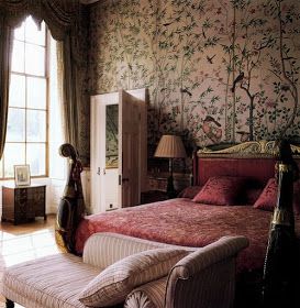 Eye For Design: Decorate With A Seating Area At The Foot Of The Bed Chatsworth House, Dreamy Bedrooms, Beautiful Bedrooms, Beautiful Interiors, Room Inspo, Seating Area, Guest Room, Interior Architecture, Vintage House