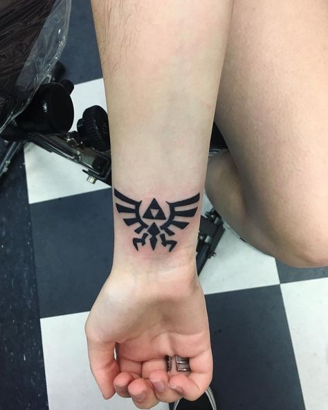 Tri Force Tattoo Ideas, Tri Force Tattoo, Link Triforce Hand, Zelda Triforce Tattoo, Small Triforce Tattoo, Floral Triforce Tattoo, Triforce Hand Tattoo, Zelda Tattoo, Print Tattoos