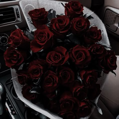 Bunch Of Red Roses, Dark Red Roses, Red Rose Bouquet, Rosé Aesthetic, Dark Flowers, Flower Therapy, Classy Aesthetic, Red Aesthetic, Rose Bouquet