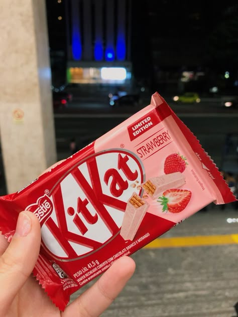 Kit Kat Flavors, Junk Food Snacks, Cute Snacks, Pink Foods, Japanese Snacks, School Food, Recipes From Heaven, Cute Desserts, Sweet Desserts