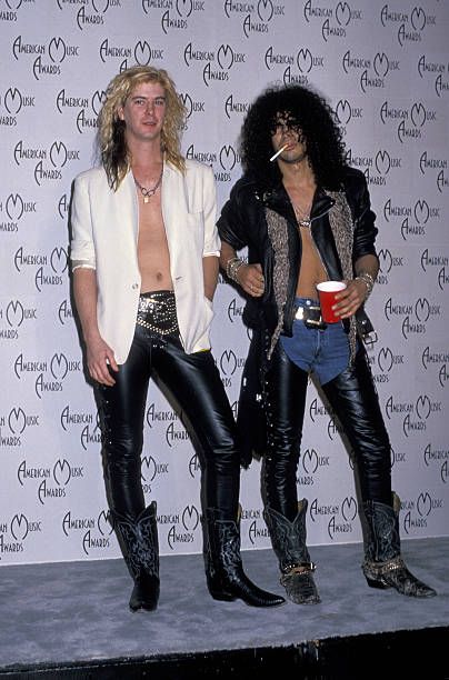 Duff And Slash, Slash And Duff, Velvet Revolver, Rocker Outfit, Best Guitar Players, Duff Mckagan, Curly Hair Photos, Axl Rose, January 22