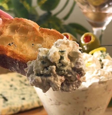 Dirty Martini Dip with imported Blue Christmas Dinner Food Ideas, Dirty Martini Dip, Martini Dip, Christmas Dinner Food, New Years Eve Appetizers, Sweet Appetizers, Balance Eating, Blue Cheese Stuffed Olives, Dinner Food Ideas