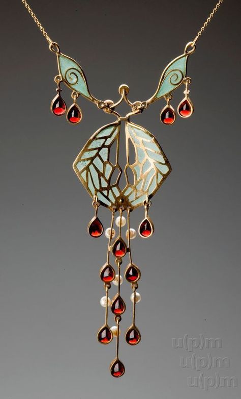 fawnvelveteen: “Art Nouveau gold necklace, after 1900, Museum of Decorative Arts Prague, Czech Republic (hva) ” Bijoux Art Deco, Bijoux Art Nouveau, Prague Czech Republic, Prague Czech, Art Nouveau Design, Art Nouveau Jewelry, Deco Jewelry, Moda Vintage, Diy Schmuck