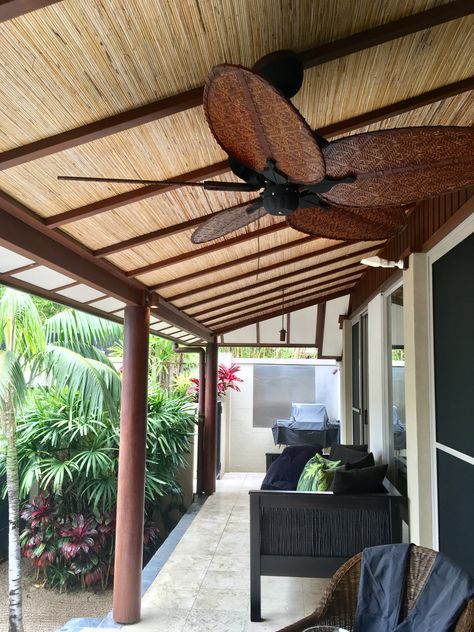 Reed mat lining to roof of verandah with woven ceiling fan Bali Ceiling Fan, Verandah Ceiling Ideas, Bamboo Mat Ceiling, Woven Ceiling Fan, Terrace Ceiling Design, Bamboo Ceiling Ideas, Undercover Deck, Reed Ceiling, Wooden Ceiling Fan