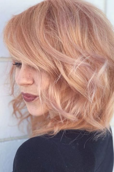 Jahodová Blond, Strawberry Blonde Hair Color Ideas, Natural Strawberry Blonde Hair, Light Strawberry Blonde, Trendy We Fryzurach, Strawberry Blonde Hair Color, Peach Hair, Blonde Hair Color Ideas, Strawberry Blonde Hair