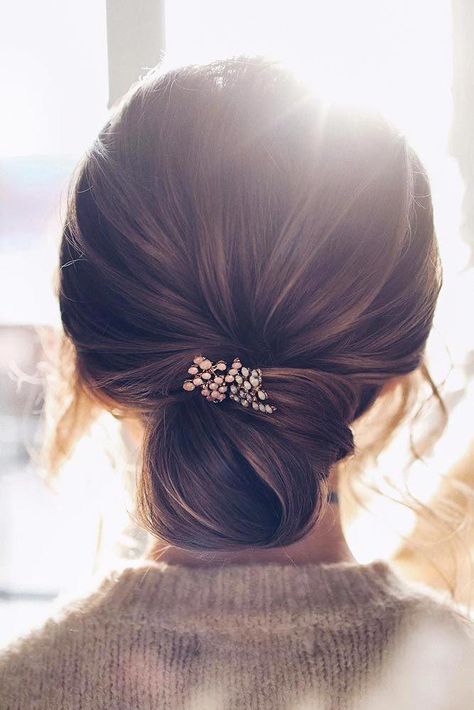 Elegant Updo Hairstyle With Hair Accessory #hairaccessory #updo #longhairstyles Sanggul Modern, Long Face Hairstyles, Face Shape Hairstyles, Graduation Hairstyles, Low Bun, Elegant Updo, Trending Hairstyles, Easy Hairstyles For Long Hair, Latest Hairstyles