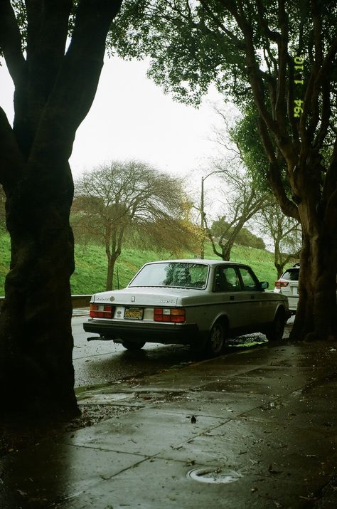 Volvo Aesthetic, Old Volvo, Film Moodboard, Vintage Volvo, Car Aesthetics, Volvo 240, Volvo Cars, Monster Concept Art, Classy Cars