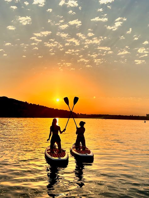 Sunrise paddle boarding Women Paddle Boarding, Paddle Boarding Pictures Couples, Paddle Board Photoshoot, Sup Pictures, Stand Up Paddle Boarding Aesthetic, Paddle Boarding With Friends, Mums Aesthetic, Paddle Boarding Girl, Paddle Boarding Aesthetic