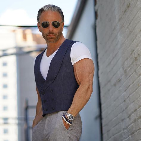 https://www.instagram.com/p/CCgl8NJhnak/ Best Dressed Men Over 50, Modern Gentleman Style, Christopher Korey, Elegant Men Style, Men Over 50, Create A World, Best Dressed Man, American Model, Classy Men