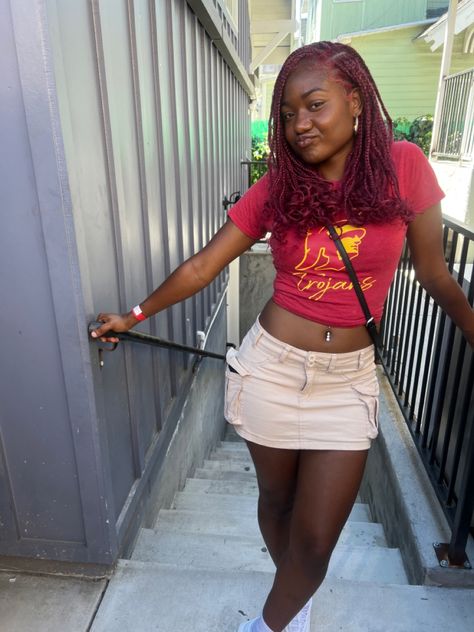 USC football game fit black girl Usc Football Game Outfit, Usc Gameday Outfit Gamecocks, Usc Tailgate, Usc Dorm Southern California, Football Hairstyles, Extensions Hairstyles, Grad Hairstyles, Hair Pic, Usc Football