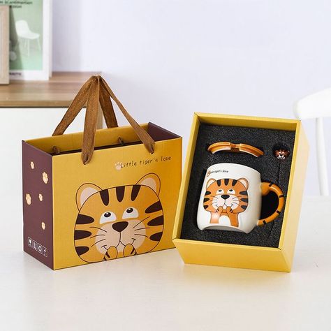 Mug Box Packaging, Mug Packaging Ideas, Mug Packaging, Kids Packaging, Mug Box, Essential Oil Perfumes Recipes, Ceramic Mug With Lid, Sublimacion Ideas, Cartoon Tiger