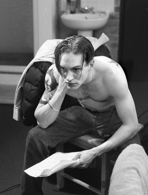 Tom Hardy - 2004 Young Tom Hardy, Tom Hardy Batman, Jon Bernthal, State Of Grace, Prince Of Persia, Angel Face, Tom Hardy, Interesting Faces, Pretty Men