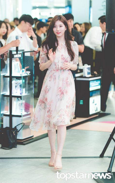 Suzy 180719 "LANCOME" Event Suzy Bae Fashion, Chifon Dress, Suzy Dress, Tea Length Prom Dress, Suzy Bae, Bae Suzy, Fashion Attire, Tea Length Dresses, Fashion Korean