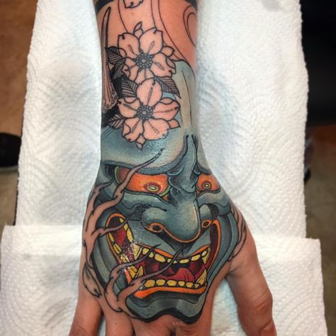 Hanya Hand Tattoo, Hannya Hand Tattoo, Geisha Hand Tattoo, Japanese Hand Tattoos For Guys, Japanese Hand Tattoo, Hannya Maske, Japanese Demon Tattoo, Japanese Hand Tattoos, Oni Tattoo