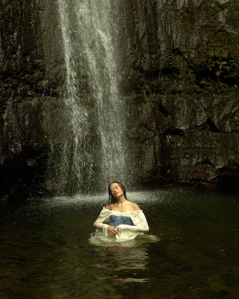 @alleakuulei_ , waterfalls, & flowers 🌿 do you have a favorite? Waterfall Shoot, Garden Shoot, Movement Photography, Documentary Style Photography, Grass Garden, Oahu Photographers, Grasses Garden, Film Photo, Shoot Film