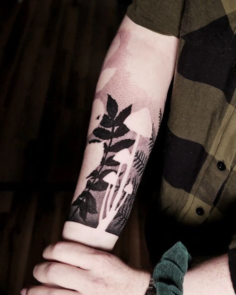 https://www.instagram.com/karas.ink/?hl=pl Negative Space Floral Sleeve, Blackwork Negative Space Tattoo, Black Negative Space Tattoo, Negative Flower Tattoo, Negative Space Tattoo Men, White Space Tattoo, Inverted Tattoo Negative Space, Negative Space Tattoo Sleeve, Tattoo Negative Space