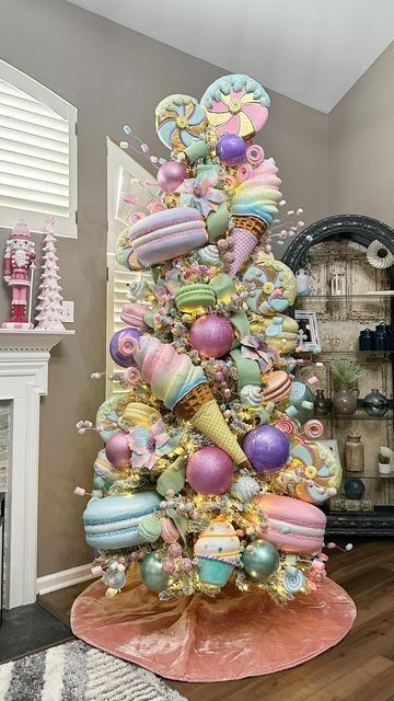 Christmas Tree Ideas For School, Diy Candyland Christmas Decorations, Diy Candyland Decorations, Candyland Tree, Themed Christmas Tree Ideas, Candyland Theme, Best Christmas Tree, Themed Christmas Tree, Candy Christmas Tree