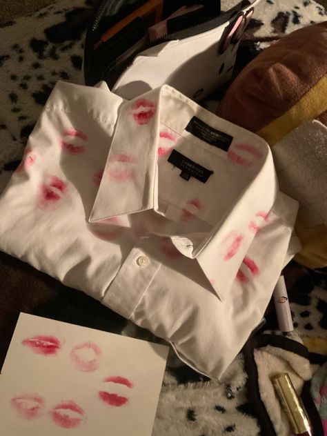 Kiss Collar Shirt, Kiss Button Up, Kiss Mark Aesthetic Shirt, Lipstick Stains On Boyfriend, Lipstick Kisses Boyfriend, Lipstick Marks On Boyfriend, Kiss Shirt Diy, Kiss Shirt For Boyfriend, Lipstick Shirt