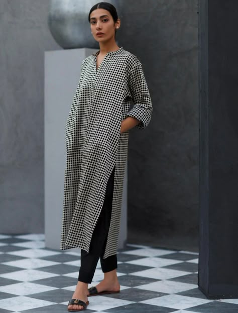 Winter Fashion Indian Wear, Smart Kurta Designs For Women, Over Size Shirt Outfit Women, Winter Pakistani Dresses Casual, Vest Over Dress, Black Pakistani Dress, Women Office Outfits, Stylish Kurtis Design, Simple Kurta Designs