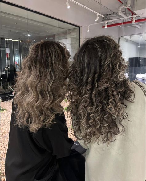 Dark Ash Blonde Curly Hair, Black Curly Hair With Highlights Blonde, Curly Hair With Dyed Ends, Ash Brown Balayage Curly Hair, Ashy Curly Hair, Highlights For Black Hair Curly, Highlights Black Hair Curly, Balayage Curly Hair Natural Curls Dark Brown, Curly Hair Ombre Balayage