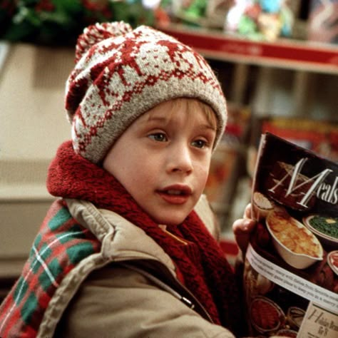 Thrift Furniture, Home Alone 1, Larry Wilcox, Christmas Movie Characters, Home Alone 1990, Home Alone Movie, Home Alone Christmas, Macaulay Culkin, Watch Christmas Movies