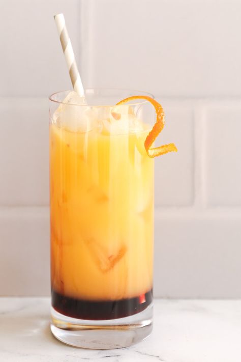 Sunrise Mocktail, Paleo Beverages, Shrub Drink, Paleo Drinks, Layered Drinks, Orange Wedges, Peach Juice, Easy Drinks, Healthy Drinks Recipes