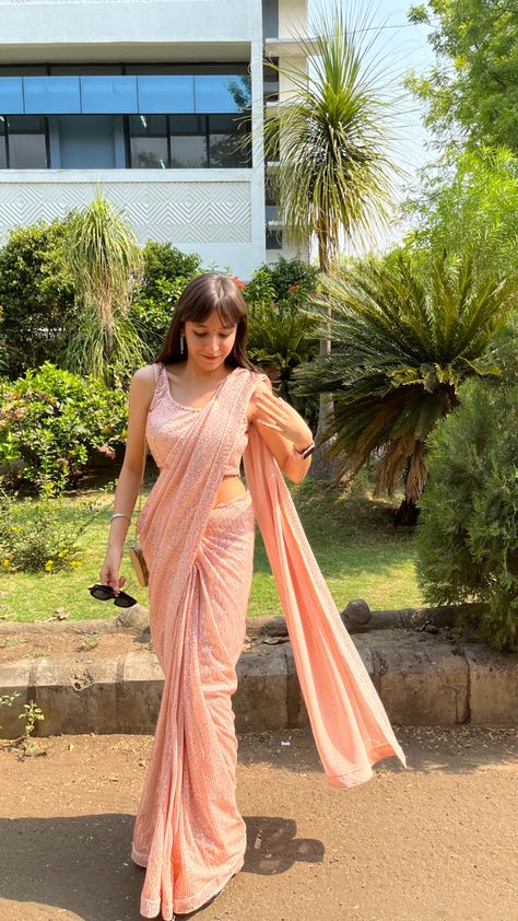 College Fairwell Saree, Saree For Teenagers Farewell, Saree For Girls Farewell College, Farewell Sarees Colleges Chiffon, Ethnic Day Saree Outfits College, Saree For Freshers Party In College, Convocation Saree Graduation Indian, Freshers Saree Look, Saree Designs For Farewell