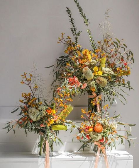 BUSH • Flowers & Plants on Instagram: "Our Bush Bouquet summer refresh with green, yellow and peach tones. Featuring beautiful summer Banksias speciosa, attenuatta and grandis from our farm @sandyhillbanksiafarm" Native Bouquet, Bush Flowers, Floor Flower, Flowers Australia, Bush Wedding, Australian Native Garden, Australian Wildflowers, Peach Tones, Table Arrangements Wedding