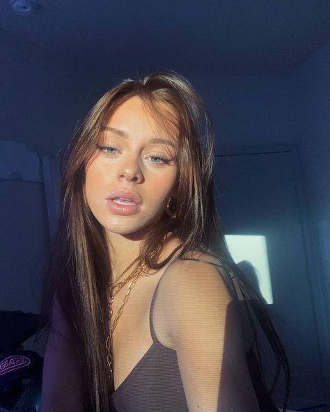 Ashley Besson Wdw, Ashley Mae Besson, Post Insta, People Icon, Danielle Campbell, Pretty Ppl, Selfie Ideas Instagram, Famous Women, Beautiful Eyes