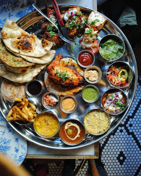 1,842 Likes, 75 Comments - Zürich based - World bound (@mylifeisdelicious) on Instagram: “Have you ever layed eyes on anything more beautiful than this? My guess is NO. 😃 AMAAAAZING Indian…” Indian Tali, Indian Thali, House London, Tikka Masala, Food Platters, Food Presentation, Types Of Food, Beautiful Food, Indian Food