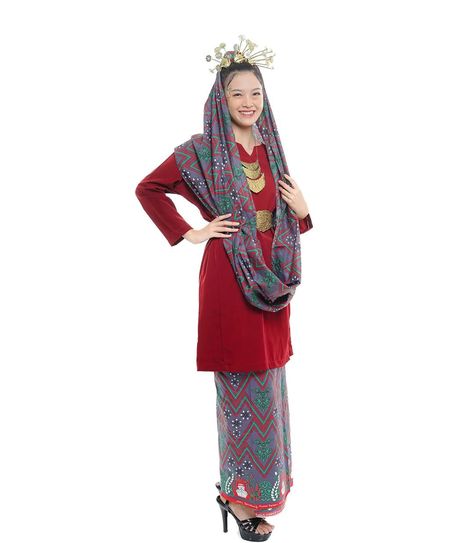 Denisa elysia - 2ru Puteri Kalbar 20234 menggunakan baju adat Melayu, Kalimantan Barat. Pakaian tradisional Indonesia. Indonesia traditional clothing. #culture #budaya #costume #attire #outfit #dress #borneo #bajukurung Indonesia Traditional Clothes, Adat Melayu, Indonesia Traditional, Traditional Clothes, Outfit Dress, Traditional Clothing, Traditional Outfits, Indonesia, Clothes