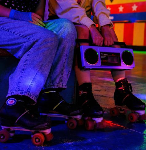 80s Roller Rink Aesthetic, Roller Skating 80s, Roller Skater Aesthetic, Roller Rink Aesthetic, 70s Roller Rink, 80s Roller Rink, 80s Roller Skates, 80s Roller Skating, 1980 Aesthetic