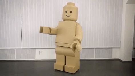 How to Make Giant, Fully Functional LEGO Minifigure Costume From Cardboard Diy Lego Decorations, Lego Man Costumes, Tmnt Cosplay, Cardboard Figures, Cardboard Costumes, Tiny Wardrobe, Halloween Diy Costume, Lego Blueprint, Lego Printables