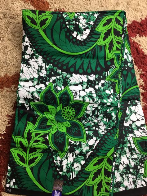 Excited to share this item from my #etsy shop: Green African Fabric/African prints/ Ankara fabric/ African wax/Hollandais/African fabric per yard/Danshiki African fabric/MK850 Green Ankara Fabric, African Headwrap, Green Fabrics, African Party Dresses, African Quilts, Fabric For Sale, African Prints, Ankara Fabric, Traditional Attire