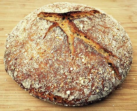 If you love homemade bread, you'll want to make this no knead sourdough rye bread! This traditional bread recipe is so easy to make and tastes amazing. Discover the amazing taste and health benefits of no knead sourdough bread with this easy recipe. #sourdough #bread No Knead Sourdough, Traditional Bread Recipe, Sourdough Rye Bread, Sourdough Rye, Rye Bread Recipes, Vegan Bread, Savoury Baking, No Knead, Rye Bread