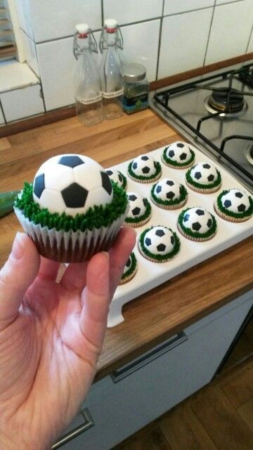 Soccer Ball Cupcakes, Soccer Cupcake Ideas, Football Cupcakes Ideas, Soccer Cake Ideas, Soccer Party Ideas, Soccer Party Food, Soccer Cakes, Soccer Cupcakes, Football Themed Cakes